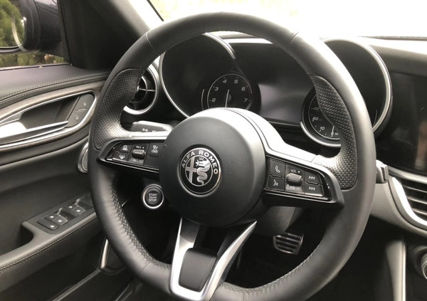 Alfa Romeo Giulia cena 130000 przebieg: 3658, rok produkcji 2022 z Warszawa małe 379